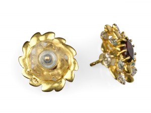 Pair of stud earrings