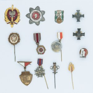 Miniatúry a rôzne odznaky Poľskej ľudovej republiky - 13 kusov