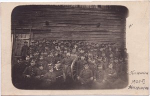 Photo de groupe de soldats avec le canon dit orthodoxe (75mm wz. 1902/26)