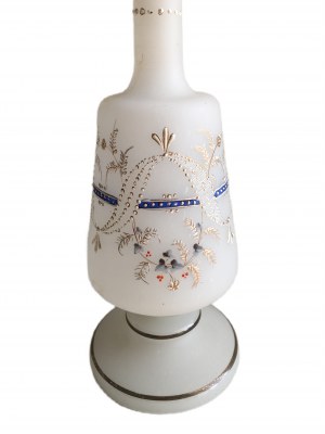 Dekoratívna, ručne maľovaná vintage karafa z mliečneho skla