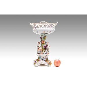 PORCELAIN TABLE CENTRE | Dresden (German / Germany - end of the 19th century)
