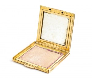 Gold powder case, owned by Countess Paola Della Chiesa