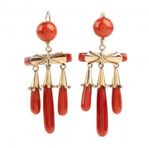 Boucles d'oreilles en or avec coraux rouges