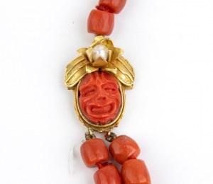 Červený korálový náhrdelník