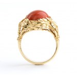 Złoty pierścionek z koralem śródziemnomorskim