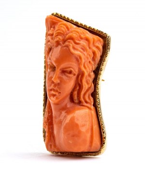 Gold pendant with coral cameo