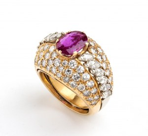 Zlatý prsten s rubínem a diamantem
