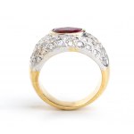 Zlatý prsten s rubínem a diamanty