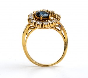 Zlatý prsten s motivem rubínu a safíru a diamantu 