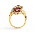Złoty pierścionek z motywem rubinowo-szafirowo-diamentowej kontry