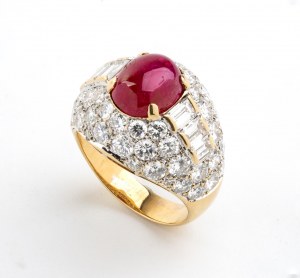 Zlatý prsten s rubínem a diamantem