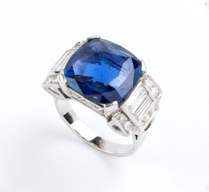 Prsteň z bieleho zlata s modrým zafírom a diamantom