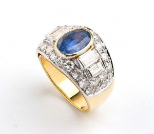 Bague en or avec saphir bleu et diamant