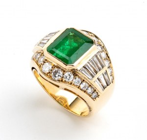 Emerald diamond gold band ring