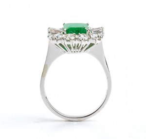 Emerald diamond gold ring