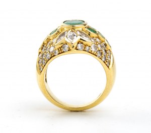 Złoty pierścionek z diamentem i szmaragdem