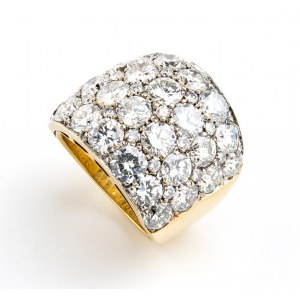 Diamond gold band ring