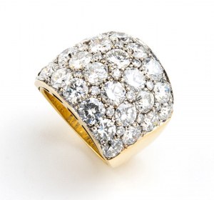 Diamond gold band ring
