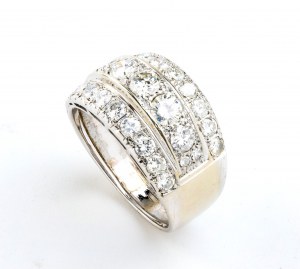 Diamond gold band ring