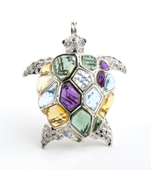 Pendentif tortue en or - broche avec diamants et pâtes de verre.