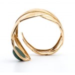 Gold rigid bracelet with malachite