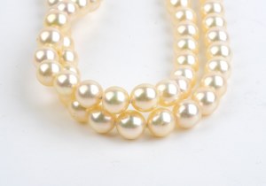 Collana in oro con perle e diamanti
