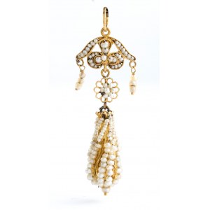 Gold pendant with pearls