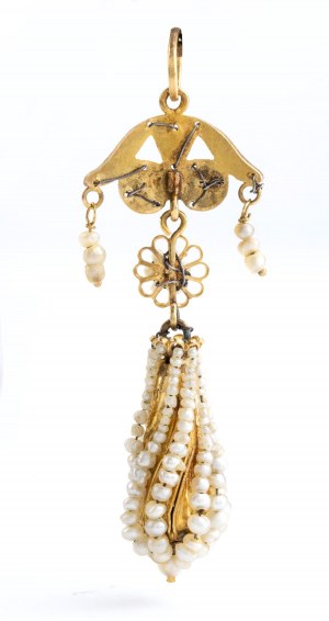 Złoty wisiorek z perłami