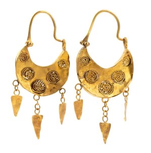 Gold pendant earrings in archeological-style