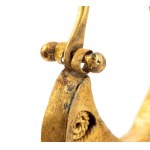 Złote kolczyki wiszące w stylu archeologicznym