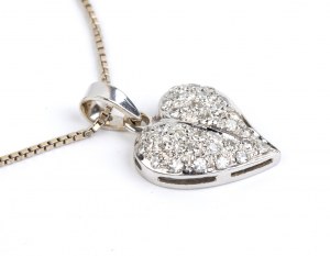 Zlatý náhrdelník se zlatým diamantovým přívěskem ve tvaru srdce