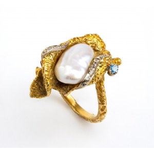 Zlatý prsten s perlami a diamanty