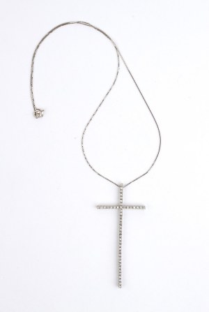 Collier pendentif croix en diamant