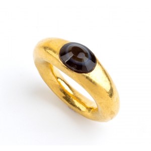 Zlatý prsteň v archeologickom štýle s achátom