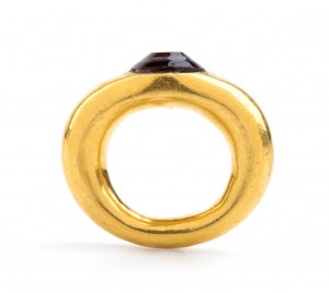 Archaeological-style gold ring set with garnet