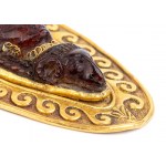 Ciondolo in oro in stile archeologico con ambra e smeraldi