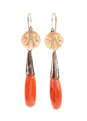 Boucles d'oreilles méditerranéennes en corail avec gouttes d'or