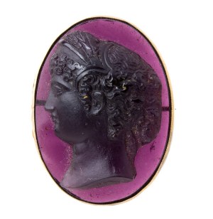 Victorian's gold brooch with an amethyst cameo