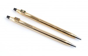 Zwei personalisierte Merck-Kugelschreiber