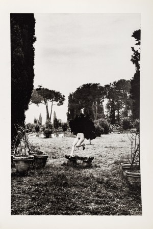 Helmut Newton, In a garden near Rome - 1977 z teki ''Special Collection 24 photos lithographs'', 1980