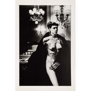 Helmut Newton, Jane Kirby - Avenue Kléber. Paris 1977 du portfolio ''Special Collection 24 photos lithographs'', 1980