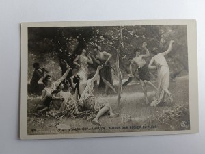 CARTE POSTALE REPRÉSENTANT UNE FEMME DANS UN JARDIN, AVANT-GUERRE