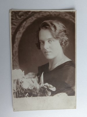 PHOTO THINK, WOMAN, PRE-WAR