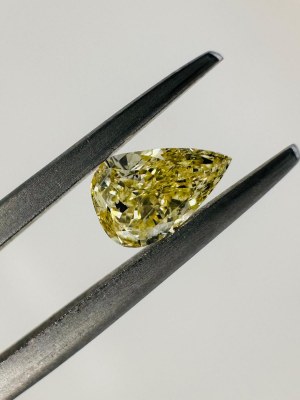 0.38 CT INTENSE YELLOW DIAMOND - SI3 - BB40301-13