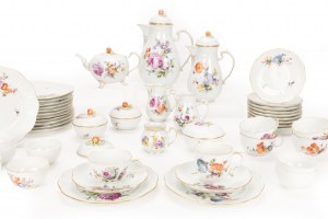 Ludwigsburg coffee, tea and dinner service with floral decoration
