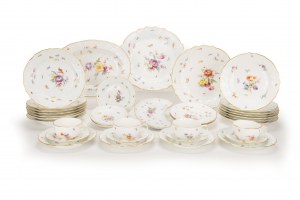 Meissen service pieces 'Neubrandenstein with flowers and insects'