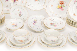 Meissen service pieces 'Neubrandenstein with flowers and insects'