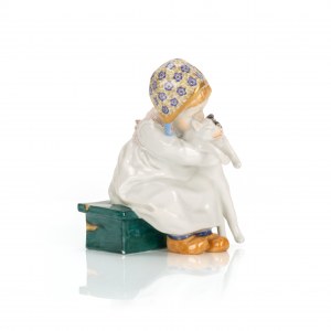 Meissen Hentschelkind 'Girl with hood, a cat in her arms'