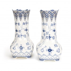 Royal Copenhagen pair of large vases 'Musselmalet'