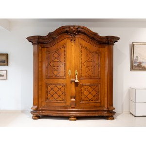 Großer Barockschrank